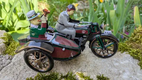 Moto side-car noire mécanique en tôle — Réédition Payá