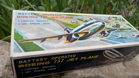 Avion Boeing 737 — Tôle Made in Hong-Kong